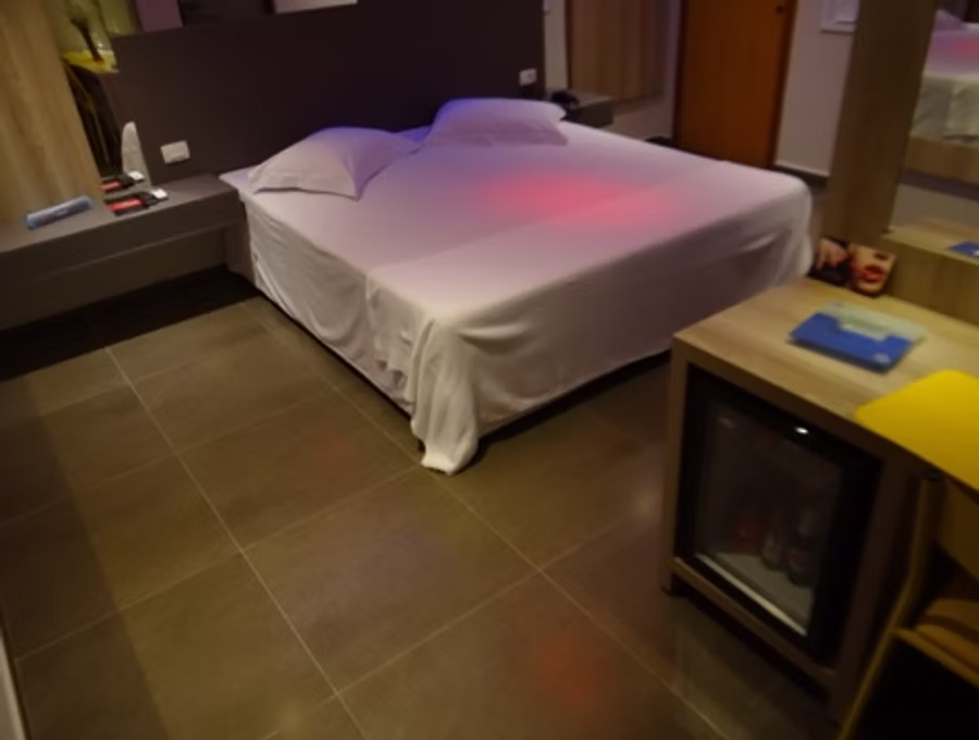 Interior da suíte DOM Class no DOM Motel em Sorocaba