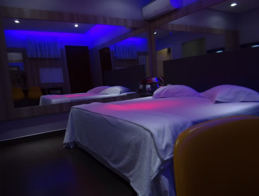 Interior da suíte DOM Executive no DOM Motel em Sorocaba