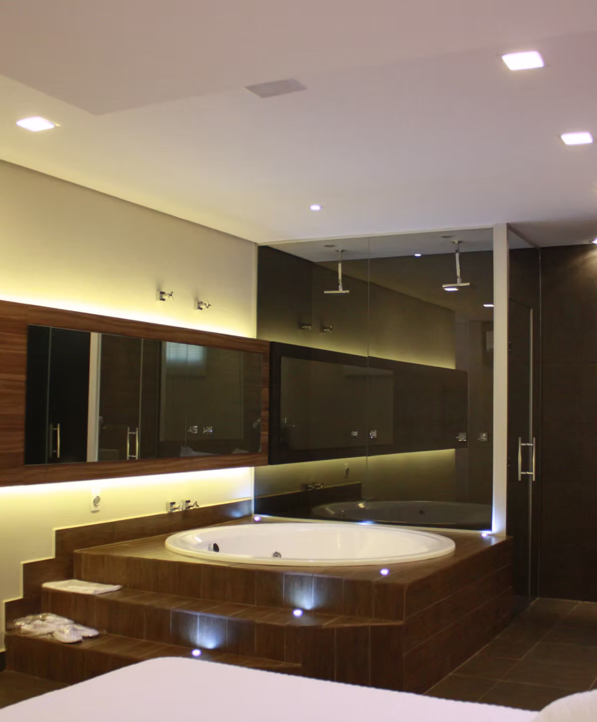 Suíte DOM Luxus, com decoração contemporânea
